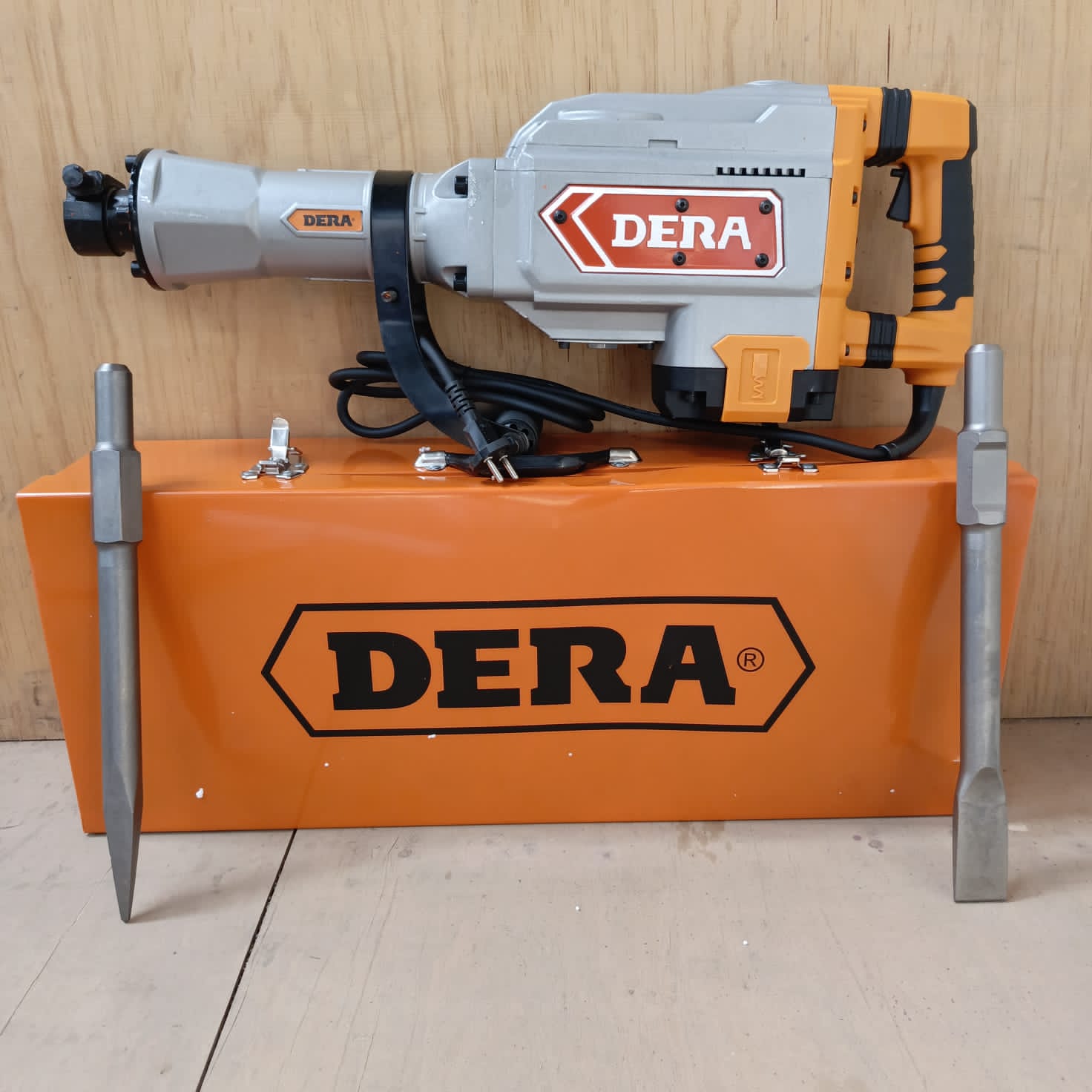 Dera 1800W Demolition Hammer Breaker